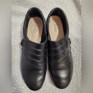 Lightly worn black casual dress shoe.
